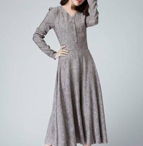Robe longue à col en V et manches longues, coupe trapèze, 100 % lin, couleur unie, respirante, formelle, avec broderie à pompons, gris - Product Image 3