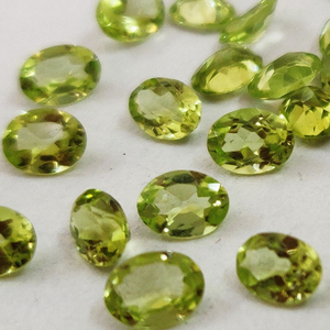 Peridoto Natural de corte ovalado, de 3 a 8x4mm x 10 mm - Product Image 1