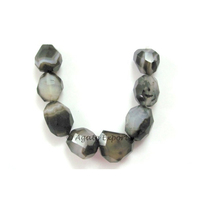 Bijoux de mode Aigs : Perles de pierre d'agate onyx noir et gris, polies et facettées, certifiées, exportées (F-Beads-006)