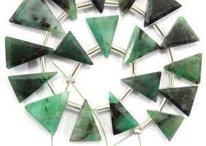 อัญมณีมรกตธรรมชาติ18ชิ้นเหลี่ยมเพชรพลอยสามเหลี่ยมรูปลูกปัด Briolette อาจเกิดเครื่องประดับทำ - Product Image 5