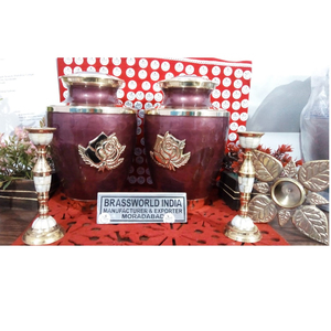 Brassworld India's Bellamente Rosa Grabado Latón Cremación Urna Suministros funerarios para adultos - Product Image 1