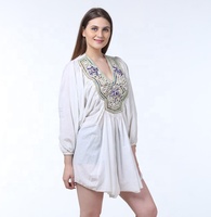 Robe Kaftan Traditionnelle Brodée à la Main, Longueur Genou, pour Femme – Style Féminin et Tendance pour l'Été, la Plage et les Vacances