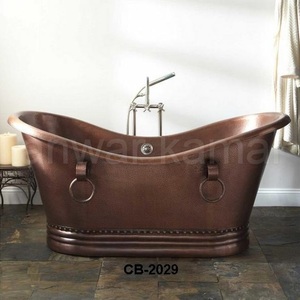 Baignoire antique incurvée de design de luxe avec anneaux - Product Image 1