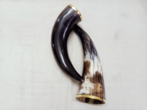 เขาควายแกะสลักลายเทวดาแบบสั่งทำพิเศษ เป็นมิตรกับสิ่งแวดล้อม พร้อมขอบทองเหลือง สำหรับอุปกรณ์ไวกิ้ง - Product Image 4