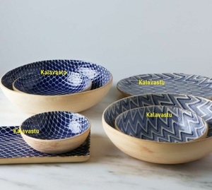 Bol de service rond en bois fabriqué à la main avec décoration en émail pour tenture murale - Product Image 6