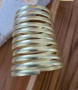 Manchettes métalliques classiques enroulées et en laiton sur mesure en petites et grandes tailles adaptées aux créateurs de bijoux tribaux et ethniques - Product Image 2