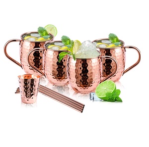Tasse en cuivre antique noir martelé Moscow Mule avec pailles et sous-verre en bois pour la maison, le bar et le restaurant. - Product Image 3