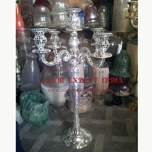 Venta al por mayor de candelabros de cristal de 5 brazos para la decoración de mesa Centros de mesa de boda Centros de Mesa de la mejor calidad - Product Image 2