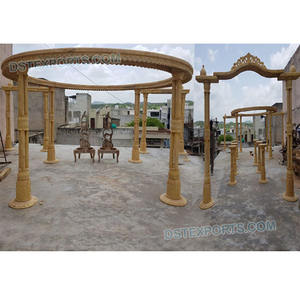 Mandap de mariage exclusif en bois, art Triveni, triple piliers, fabricants de mandap en bois, mandap de mariage en bois à trois piliers, Canada - Product Image 1