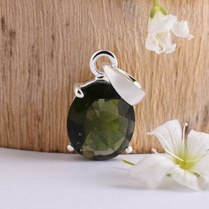 De piedras preciosas Moldavite moderno colgante exclusivo colgante hermoso diseño de lujo colgante - Product Image 2
