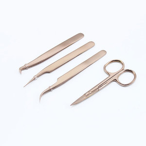 Juego de 4 pinzas para espejo y tijera bajo su marca de Pakistán, juego de pinzas para pestañas de oro rosa - Product Image 1