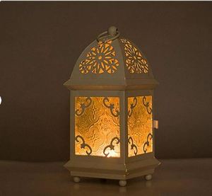 Lanterne murale carrée en métal faite à la main, parfaite pour les idées élégantes de décoration de maison et de jardin et l'éclairage élégant - Product Image 2