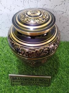 Urne funéraire de style américain de Brassworld Inde Urne en métal pour cendres en bois, laiton et aluminium pour adultes - Product Image 6