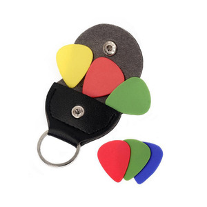 Estuche Porta Púas de Guitarra de Cuero PU Negro Personalizado con Llavero - Product Image 4