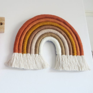 งานฝีมือสวยงาม ผ้าแขวนผนังรูปสายรุ้ง สีมัสตาร์ด - Product Image 1
