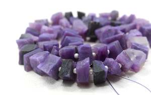 หินอัญมณี Charoite ธรรมชาติจำนวน50ชิ้น,สว่านเจาะรูตรงกลางไม่เท่ากันทำเครื่องประดับแฮนด์เมดขายส่ง - Product Image 5