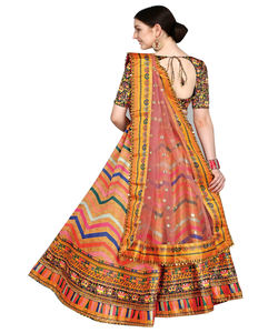 Designer coloré brodé travail manuel indien et pakistanais Lehenga Choli Blouse traditionnel personnalisé vêtements vêtements en gros - Product Image 6
