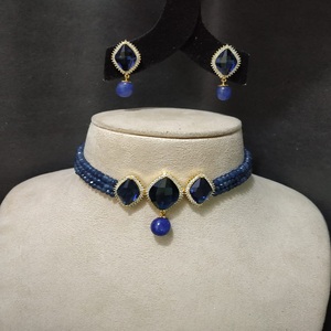 เพชรหิน Kundan ขนาดใหญ่สีเดียวทุกสีและสร้อยคอเรียบง่ายดูดีมากพร้อมต่างหูขนาดเล็กโดยการสร้าง M - Product Image 1
