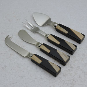 Ensemble de 4 couteaux à fromage vintage faits à la main en acier inoxydable avec manche en résine époxy et bois, écologique, design de créateur, pour la table - Product Image 2