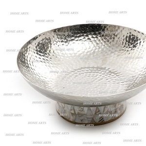 Bol à salade martelé en aluminium avec base en bois et vadrouille Bol à fruits du désert de forme ronde de la meilleure qualité en vrac - Product Image 4