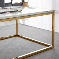 Table basse moderne de luxe avec plateau en marbre simulé et pieds en acier inoxydable doré avec revêtement en poudre, meubles de salon