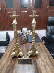 Brassworld Inde bougeoir d'autel stylisé en métal poli fournitures d'église religieuse pour cadeaux - Product Image 6