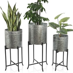 Juego de Macetas Modernas de Metal con Acabado Dorado y Soporte Negro, Macetas de Interior de Diseño Minimalista - Product Image 5