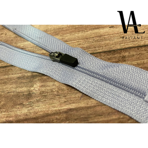 VALIANT # Cremallera de nailon deportiva de 3 hilos con extremo cerrado y deslizador de goma, modelo VAL-N3-002, dientes y longitud personalizables - Product Image 1