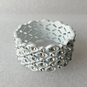 Antique White Jeweled Metal Circle Napkin Ring European Home Table Decor Handmade Zinc Alloy Napkin Rings With Rhinestone Inlaid - Product Image 1