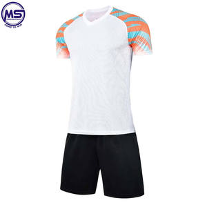 2021ผู้ชายสวมใส่การออกแบบใหม่ที่กำหนดเอง Sublimated ระบายอากาศ100% โพลีเอสเตอร์เครื่องแบบฟุตบอลในราคาที่ดีที่สุด - Product Image 5