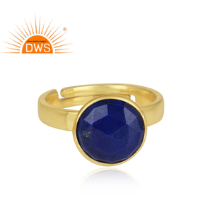Anillo de declaración de diseñador de piedras preciosas de lapislázuli redondo de plata de ley chapado en oro hecho a mano, joyería para mujer, regalo para ella - Product Image 2