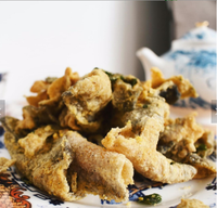 Peau de poisson croustillante au fromage et aux œufs salés, snack de fruits de mer du marché Vietnamien / Malaisien et Thaïlandais // NICKY