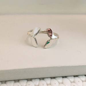 Anillo de diseño único de Plata de Ley 925 moderno y elegante hecho a mano con incrustaciones de ajuste de bisel para fiestas - Product Image 1