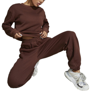 Conjunto deportivo de mujer con logotipo personalizado OEM Premium, pantalones de chándal de forro polar para correr, traje deportivo. - Product Image 3