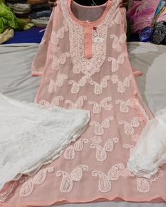 Diseñador de lujo Kurti completo Chikankari bordado con trabajo de hilo pesado Elegante ropa tradicional para mujer - Product Image 3