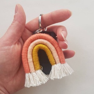 Porte-clés Mini arc-en-ciel en macramé, accessoire de porte-clés - Product Image 5