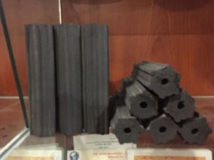 Carbón de briquetas de cáscara de coco Materia prima de cáscara de coco 100% seleccionada - Product Image 2