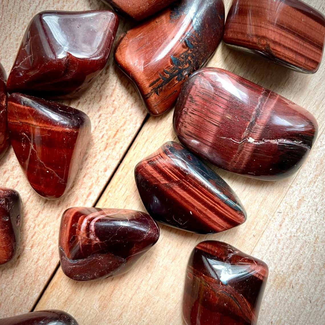 ตาเสือแดง