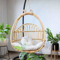 Fauteuils suspendus d'extérieur en rotin naturel tressé à la main, origine Vietnam, écologiques, personnalisables, durables