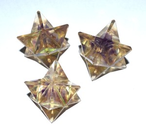 Proveedor de Piedras Curativas Naturales: Amatista Orgone Merkaba Tallada en Forma de Estrella, Arte Coleccionable de Feng Shui - Product Image 1