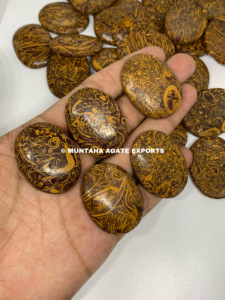 Vente en gros belle calligraphie en cristal gravée à la main pierre d'inquiétude de jaspe pierre de pouce et de paume pour la relaxation et la guérison - Product Image 5