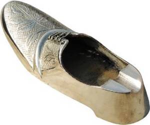 Best Quality Unique Shoes Design Brass Cigarette Ash Tray at Wholesale Price - Product Image 3