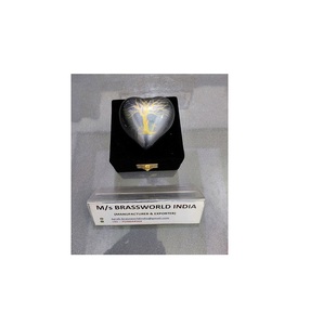 Urna de aluminio pintado a mano para cremación, recuerdo de corazón pintado a mano, de color único - Product Image 1