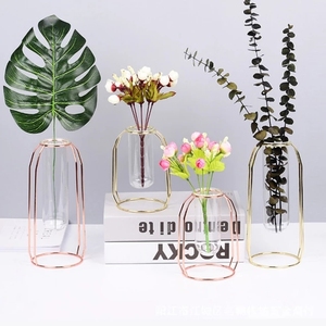 Jarrón de Vidrio con Marco Metálico Minimalista y Acabado en Oro Rosa, Decoración de Mesa, Puede Contener Agua, Ideal para Regalo de Inauguración de Casa - Product Image 2