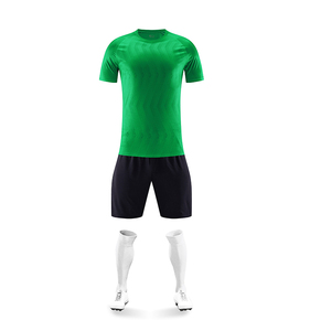 ชุดเสื้อและกางเกงขาสั้นสำหรับผู้ชาย สีแดงดำ ผ้าโพลีเอสเตอร์ 100% พิมพ์ลายแบบระเหิดอย่างมืออาชีพ แห้งเร็ว ออกแบบเองได้ ชุดฟุตบอลสั่งทำพิเศษ - Product Image 3