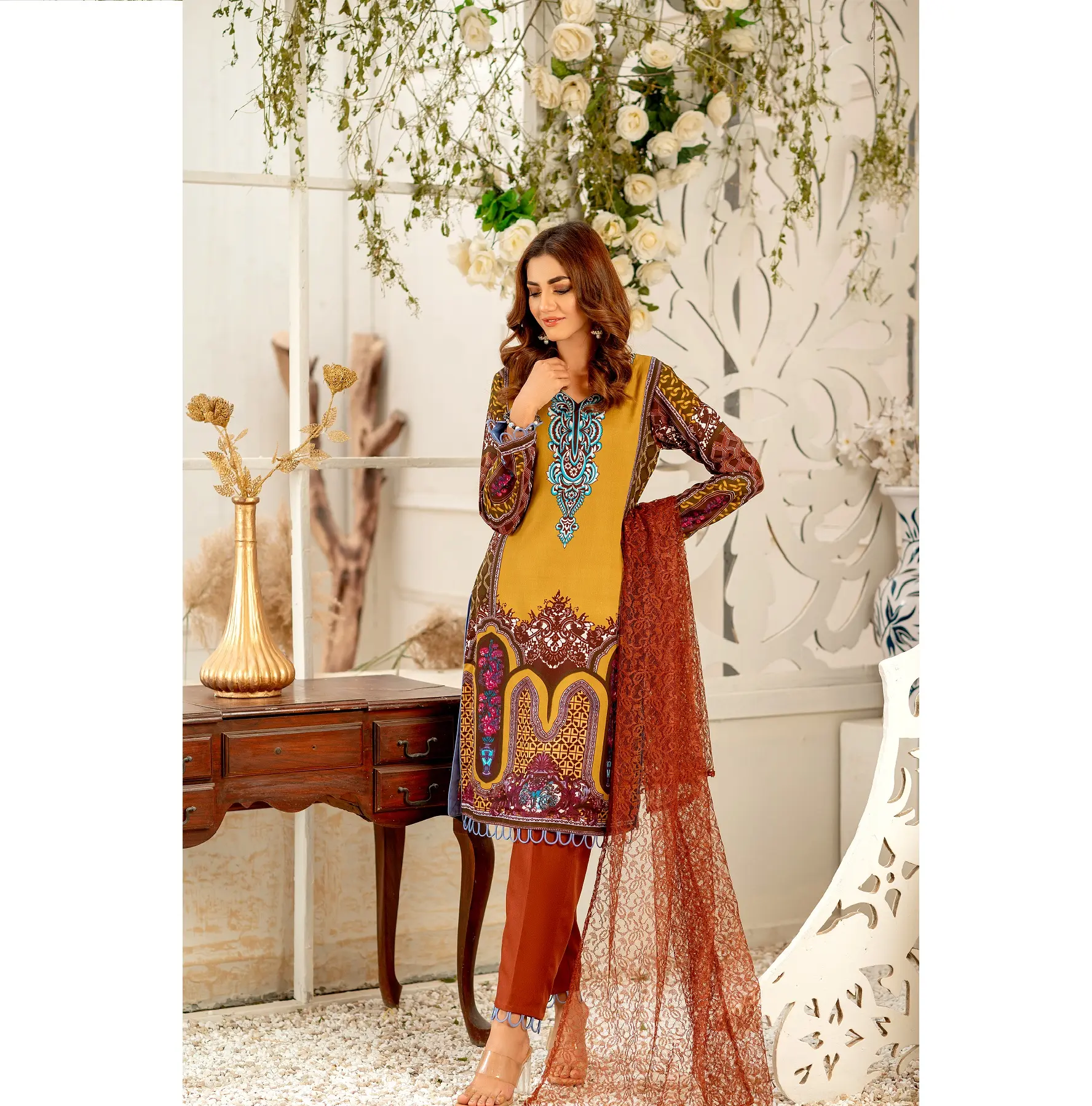 कशीदाकारी पाकिस्तानी स्टाइलिश उच्च गुणवत्ता महिलाओं 3 टुकड़ा कशीदाकारी लॉन शर्ट दुपट्टा पतलून बिना सिले औपचारिक सूट
