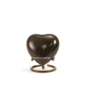 Urna en forma de corazón con acabado de peltre para una pequeña cantidad de unidad de mantenimiento de consulta para uso funerario y entierro a un precio asequible - Product Image 2