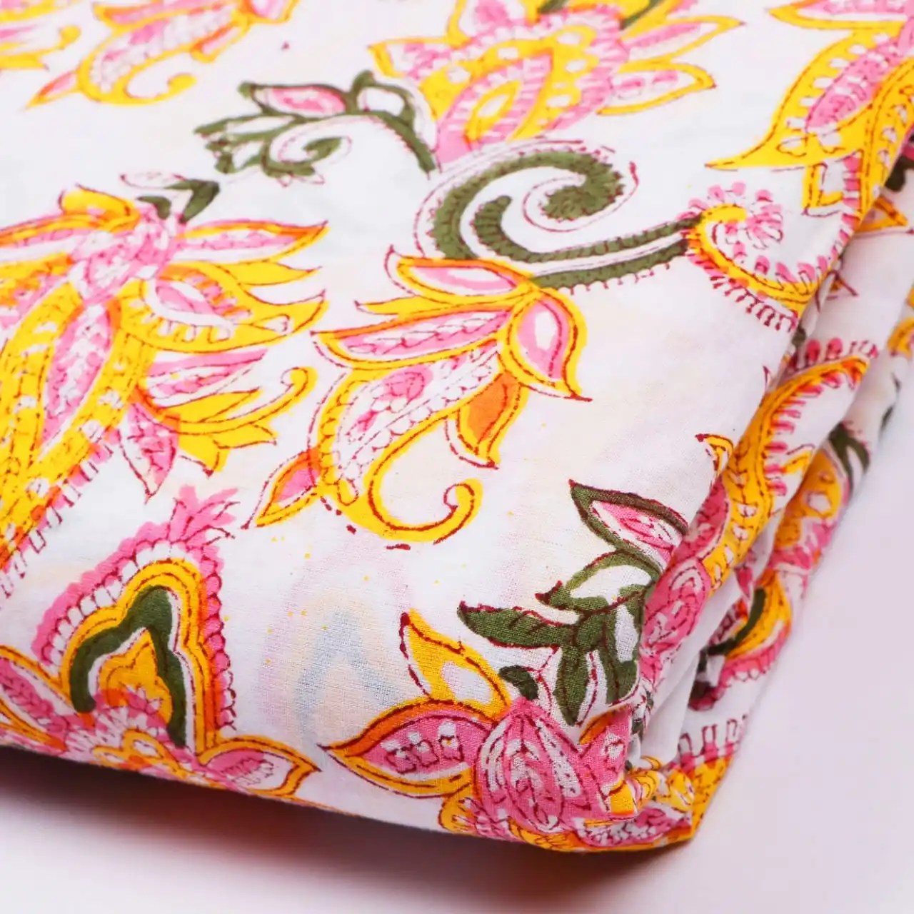 قماش مطبوع هندي جميل زخرفي مصنوع يدويًا من القطن المطبوع بالزهور