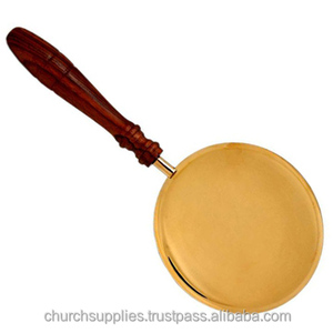 Paten en laiton P-1007 avec manche en bois pour bougies - Product Image 1