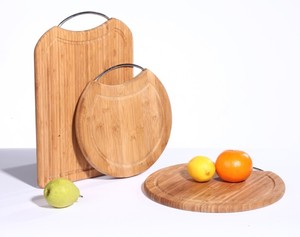 Planche à découper en bambou naturel avec poignée, tailles et logo personnalisés, bloc de découpe en bois pour usage en cuisine, ustensiles de cuisine emballés - Product Image 1